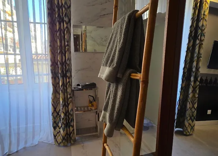 Le Petit Trianon Et Le Charme Des SuitesAlbergo